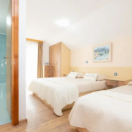 シャレー House Bebic *